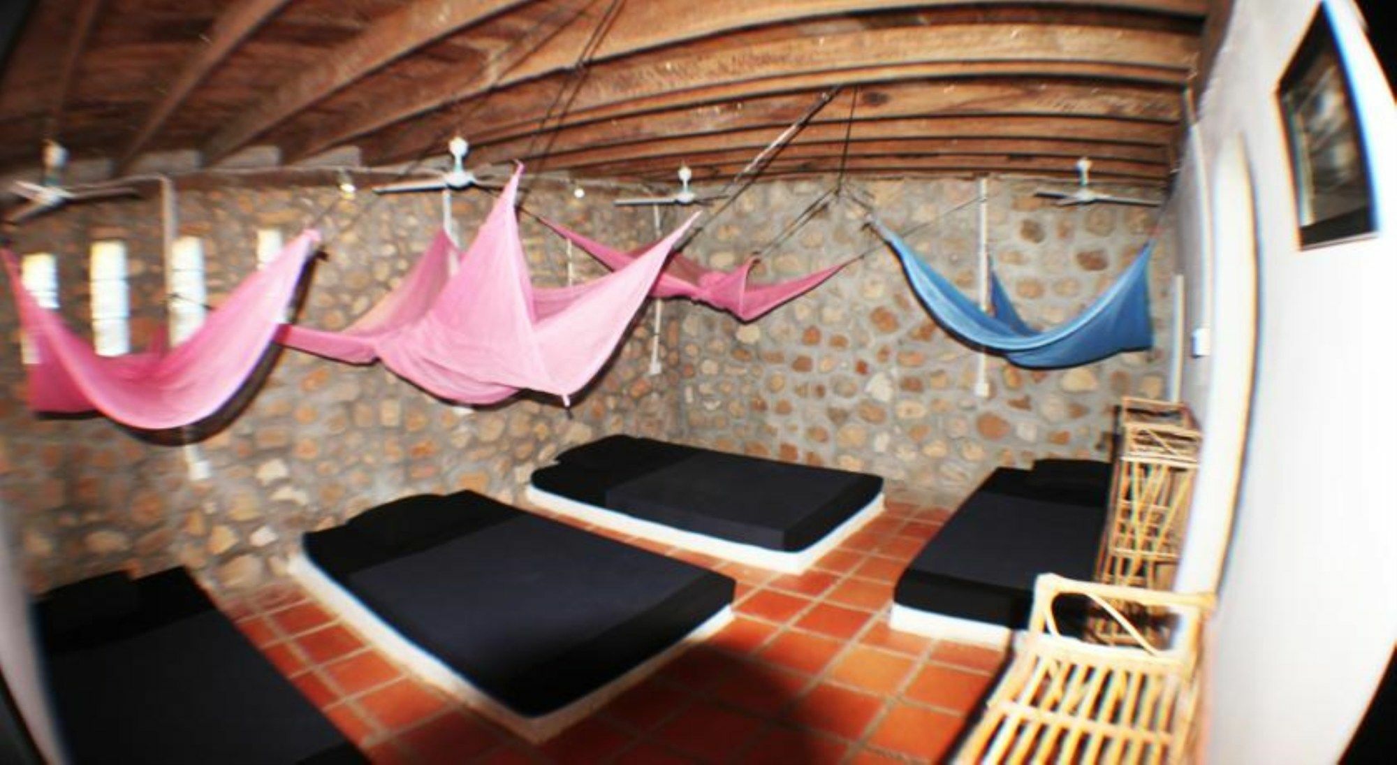 Kepmandou Lounge-Bar Panzió Kültér fotó